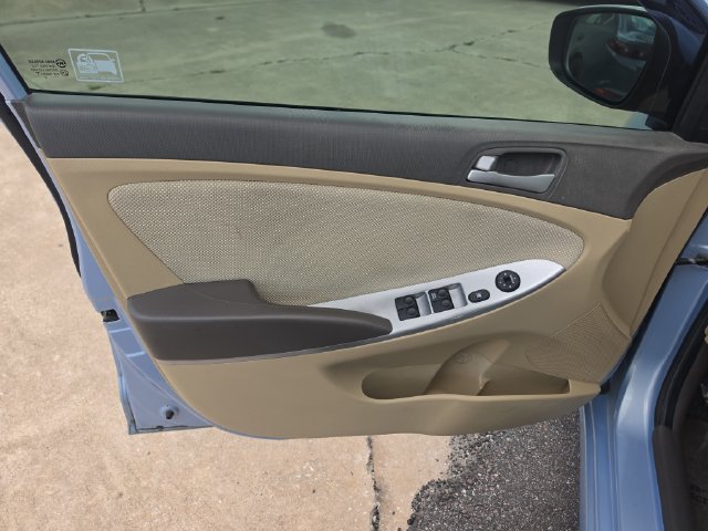 Used 2012 Hyundai Accent GLS FWD image 15