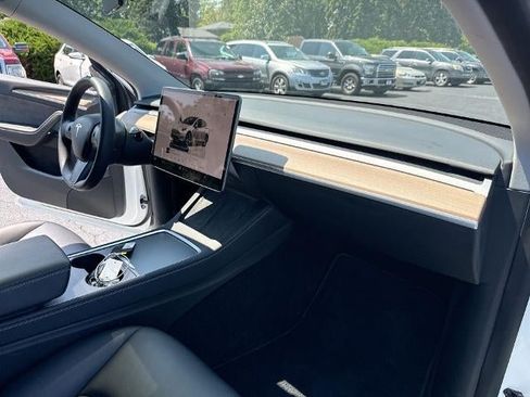 Used 2023 Tesla Model Y Long Range AWD/4WD image 28