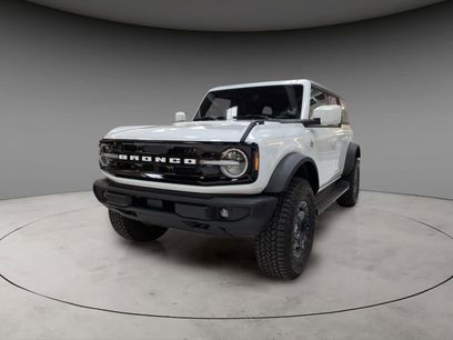 New 2025 Ford Bronco Outer Banks w/ Sasquatch Package