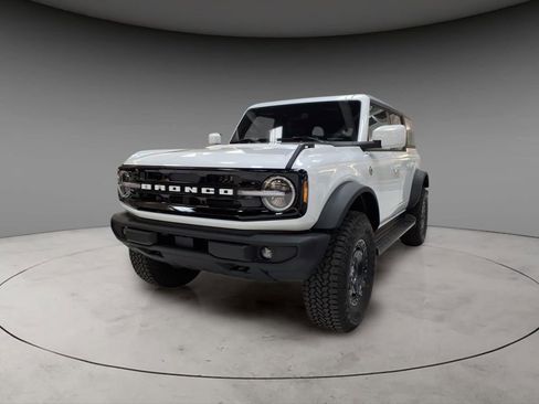 New 2025 Ford Bronco Outer Banks w/ Sasquatch Package image 1