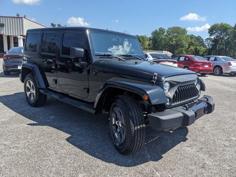 Used 2017 Jeep Wrangler Unlimited Sahara image 7