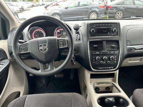 Used 2013 Dodge Grand Caravan SXT FWD image 11