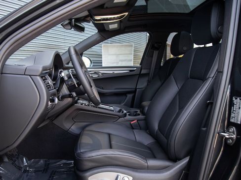 New 2026 Porsche Macan AWD/4WD image 5