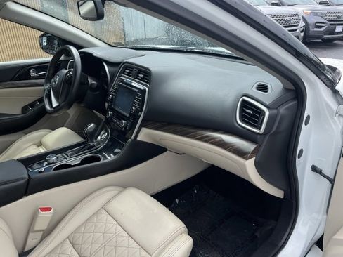 Used 2018 Nissan Maxima Platinum w/ Interior Lighting Package image 16