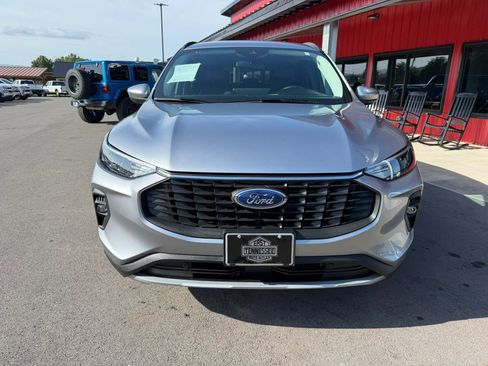 Used 2023 Ford Escape SE FWD image 19
