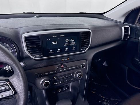 Used 2022 Kia Sportage LX image 21