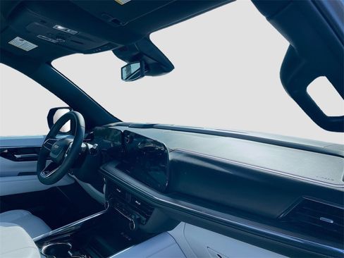 Used 2025 Chevrolet Tahoe Premier image 22