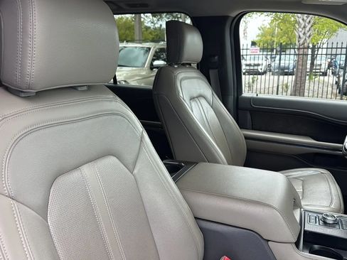Used 2018 Ford Expedition Limited w/ Equipment Group 302A AWD/4WD image 11