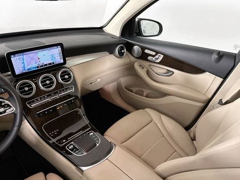 Used 2021 Mercedes-Benz GLC 300 image 23