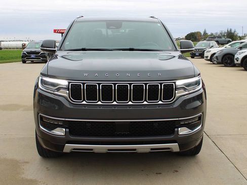Used 2022 Jeep Wagoneer Series II image 2