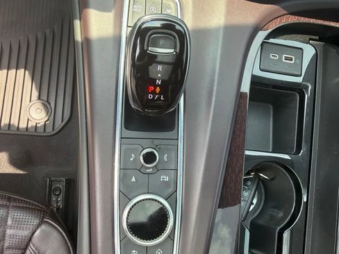 Used 2021 Cadillac Escalade Premium Luxury Platinum AWD/4WD image 35