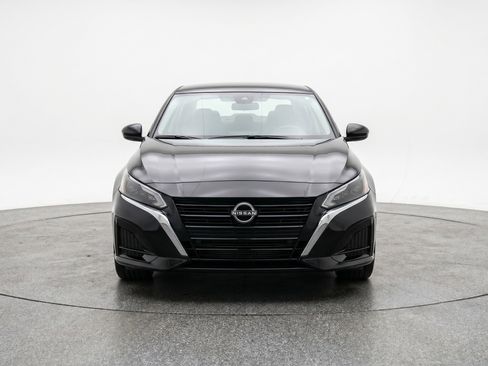 Used 2025 Nissan Altima 2.5 SV FWD image 2