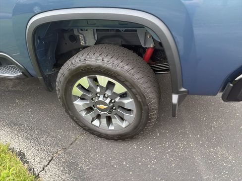 Used 2025 Chevrolet Silverado 2500 Custom w/ Custom Value Package image 9