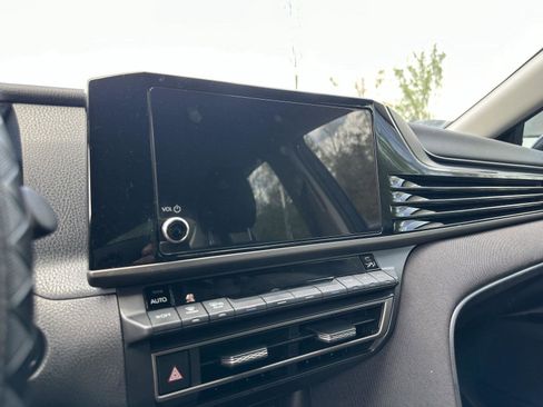 Used 2025 Toyota Camry LE image 12