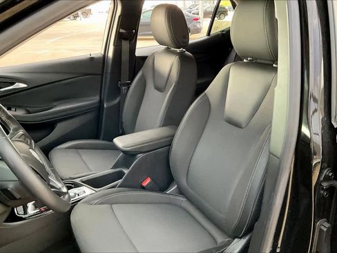 Certified 2022 Buick Encore GX Select w/ Advanced Technology Package image 8