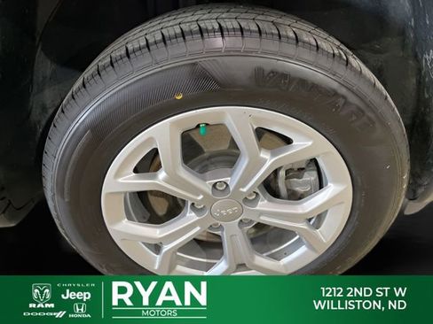 Used 2024 Jeep Compass Latitude AWD/4WD image 33