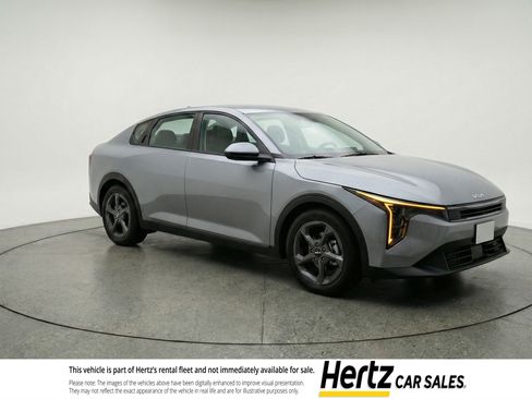 Used 2025 Kia K4 LXS image 1