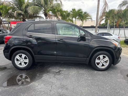 Used 2018 Chevrolet Trax LT FWD image 3