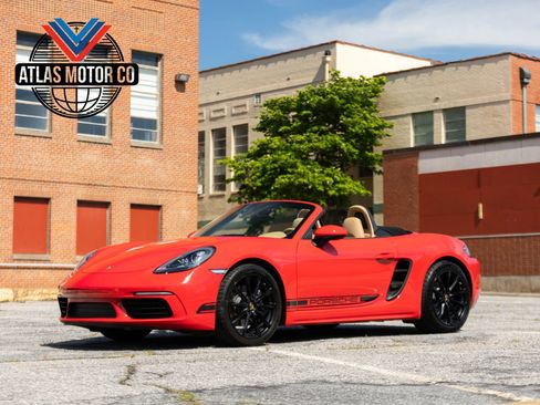 Used 2017 Porsche 718 Boxster RWD image 1