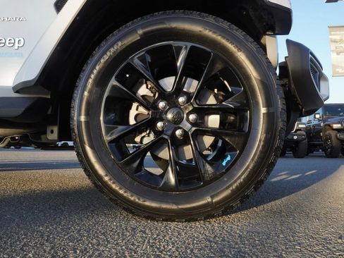 Used 2022 Jeep Wrangler Unlimited Sahara image 10