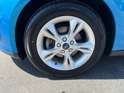 Used 2014 Ford Focus SE w/ SE Winter Package image 9