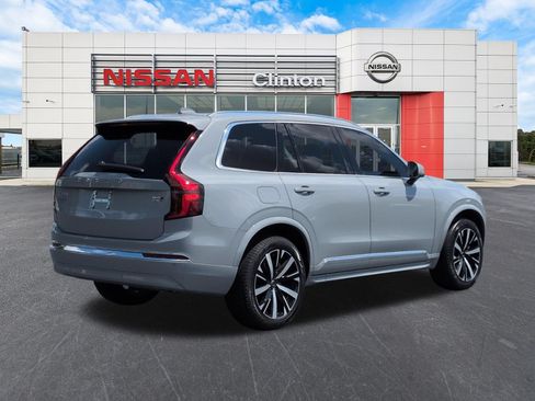 Used 2025 Volvo XC90 B5 Core AWD/4WD image 3
