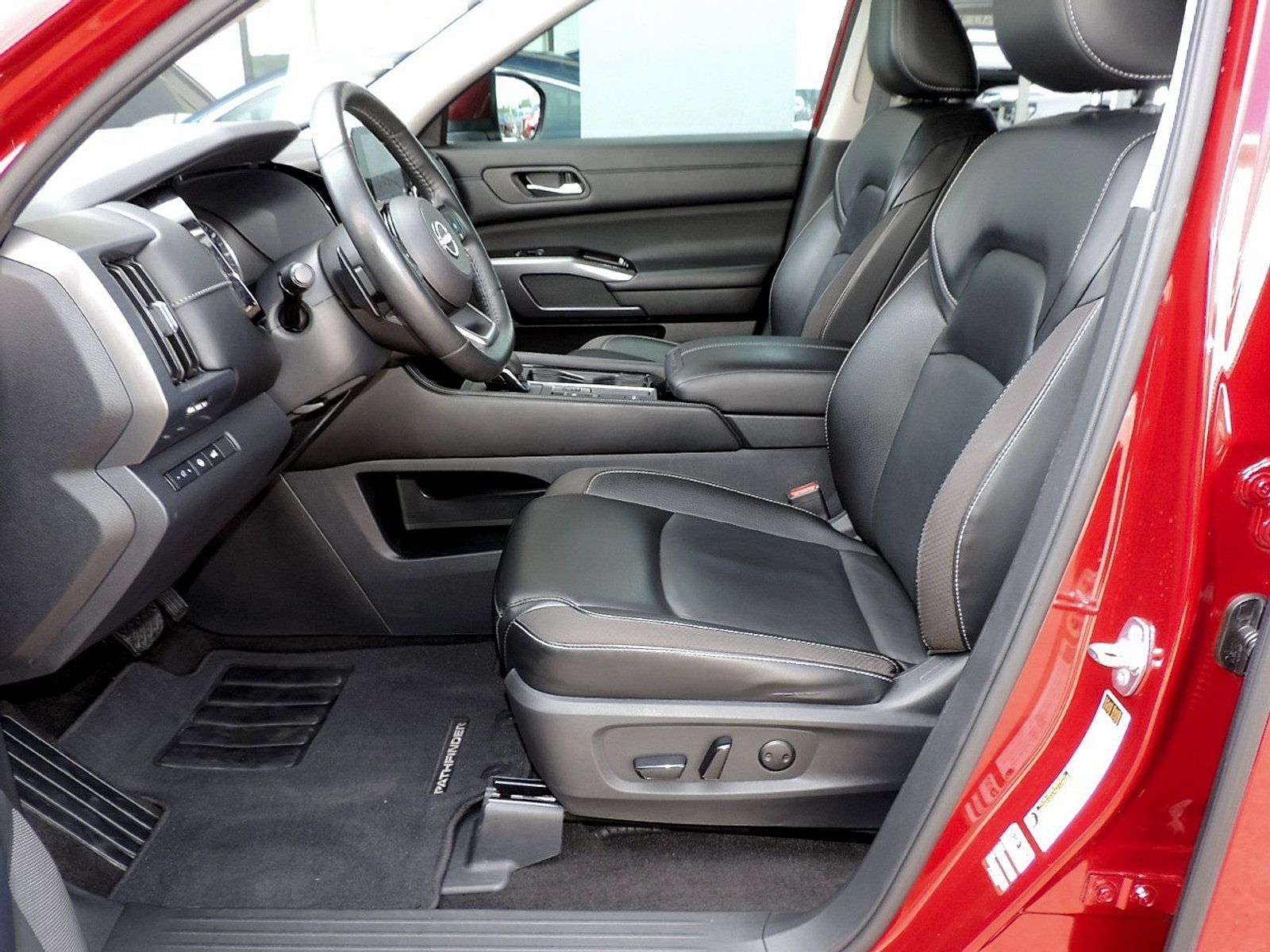 Used 2023 Nissan Pathfinder SL FWD image 12