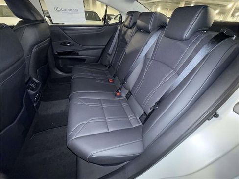 New 2025 Lexus ES 300h w/ Luxury Package image 13