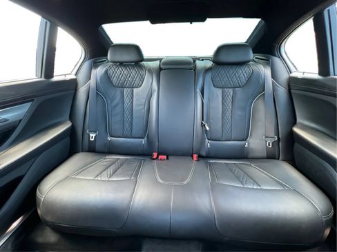 Used 2019 BMW 750i xDrive w/ Executive Package AWD/4WD image 19