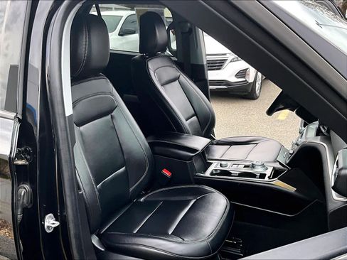 Used 2023 Ford Explorer XLT w/ Equipment Group 202A AWD/4WD image 11