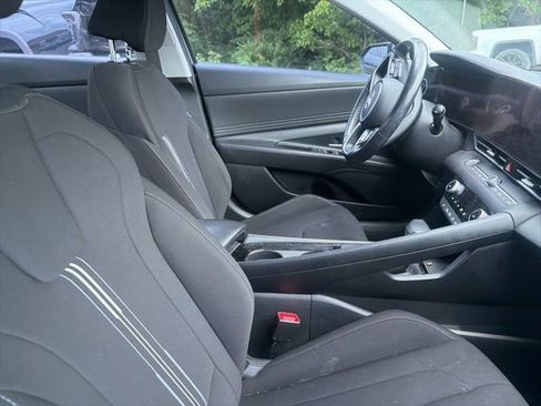 Used 2023 Hyundai Elantra SEL w/ Convenience Package FWD image 2