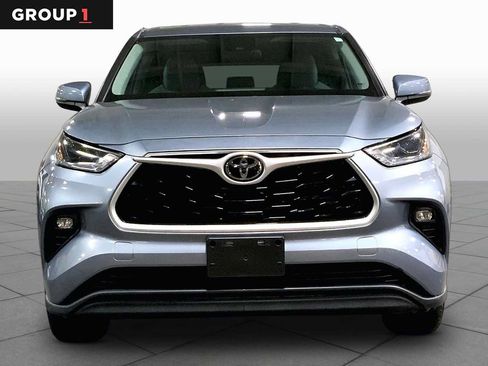 Certified 2021 Toyota Highlander LE AWD/4WD image 4