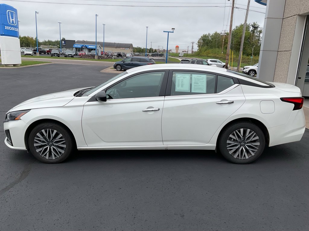 Used 2025 Nissan Altima 2.5 SV AWD/4WD image 8