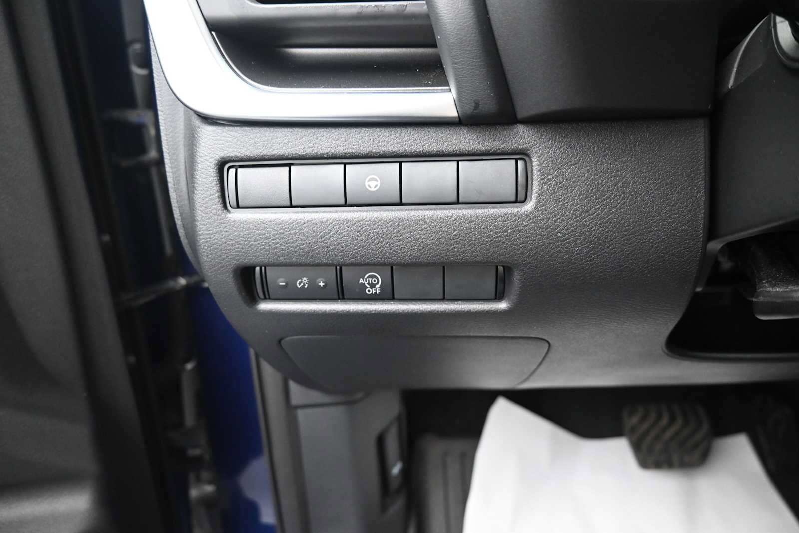Used 2023 Nissan Rogue SV AWD/4WD image 10