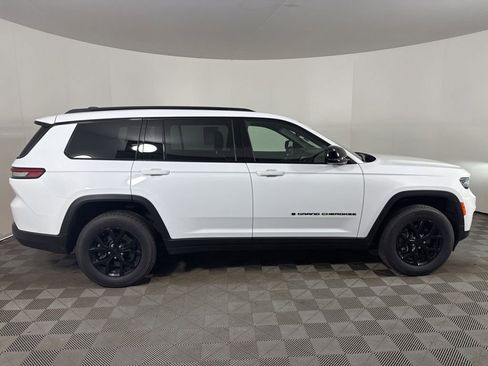 Used 2024 Jeep Grand Cherokee L Laredo AWD/4WD image 6