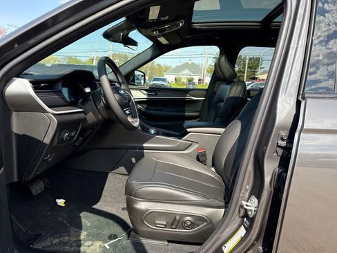 New 2026 Jeep Grand Cherokee L Limited AWD/4WD image 19