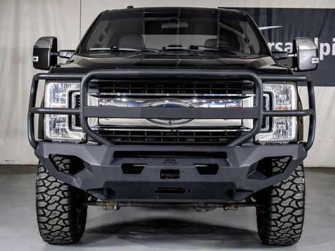 Used 2019 Ford F250 XLT w/ XLT Premium Package image 3