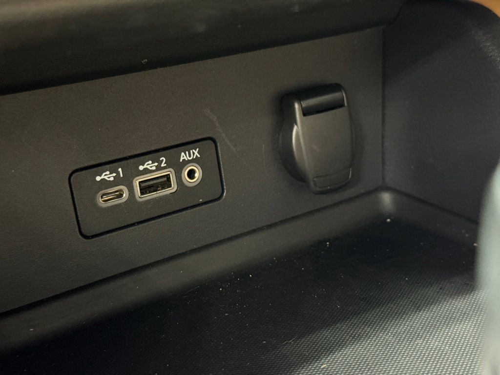 Used 2020 Nissan Sentra SV w/ SV Premium Package FWD image 14