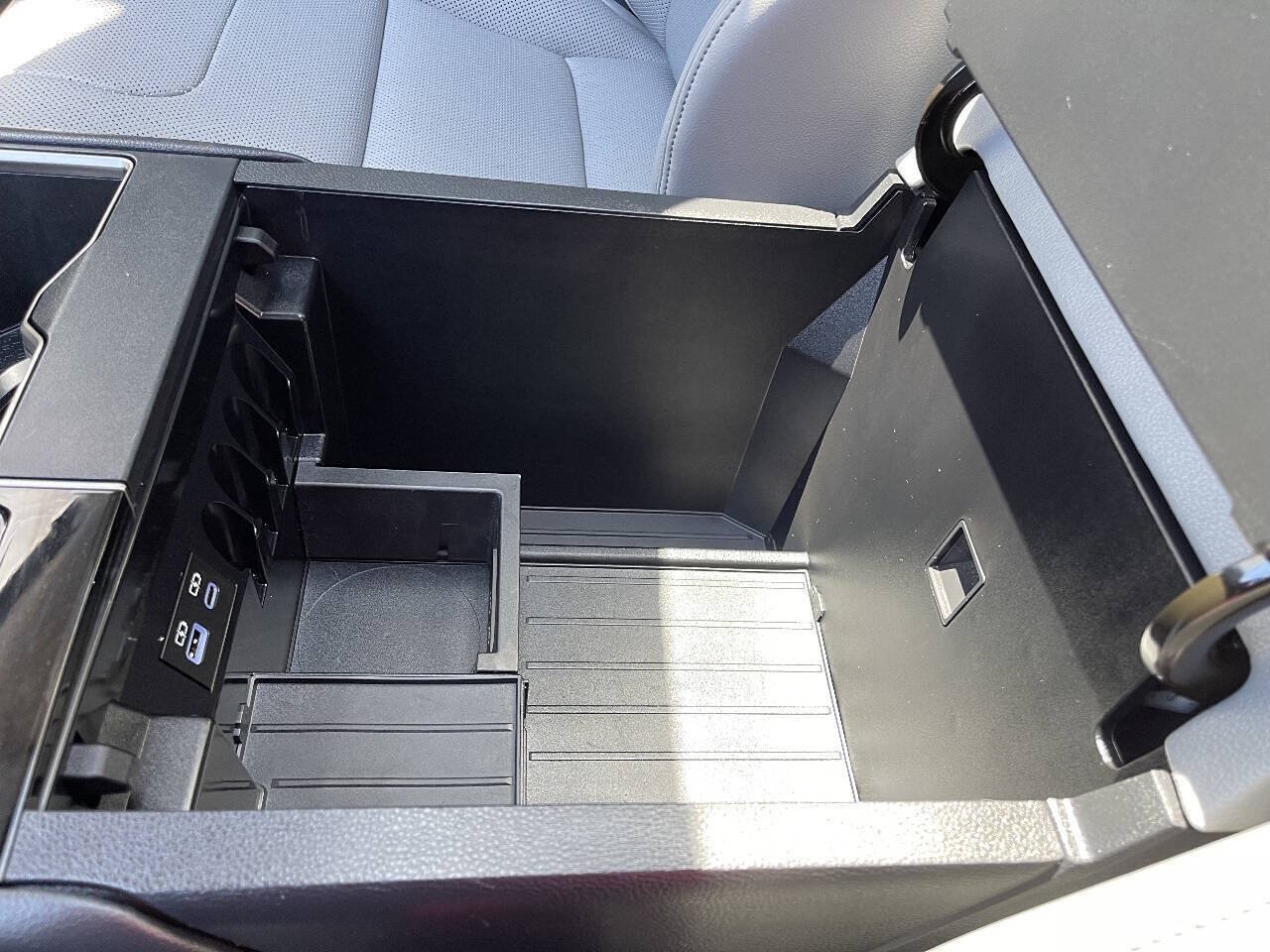 Used 2023 Toyota Tundra Limited AWD/4WD image 13