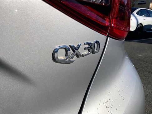 Used 2018 INFINITI QX30 Premium w/ Cargo Package image 9