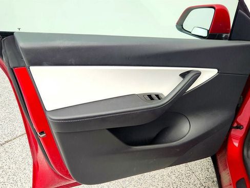 Used 2020 Tesla Model Y Long Range image 11