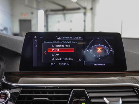 Used 2019 BMW 530i xDrive w/ Convenience Package image 16