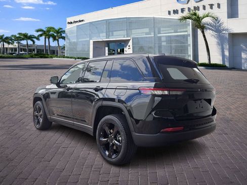 Used 2023 Jeep Grand Cherokee Limited w/ Luxury Tech Group II image 5