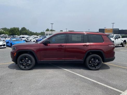 New 2025 Jeep Grand Cherokee L Altitude image 4