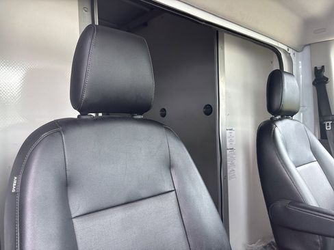 Used 2022 Ford Transit 350 DRW image 34