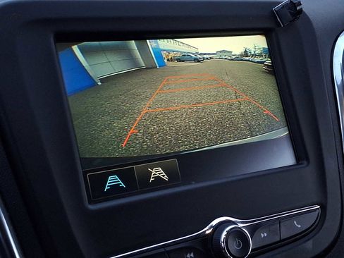 Used 2018 Chevrolet Equinox LT image 17