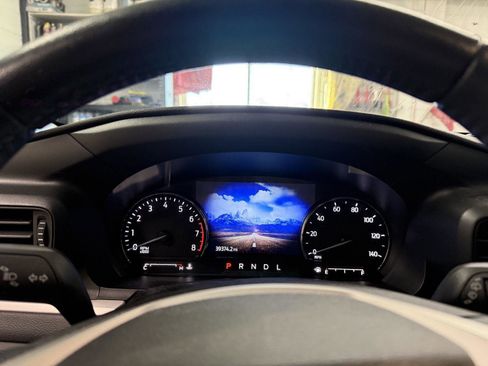 Used 2022 Ford Explorer XLT image 31