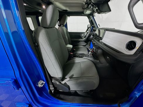 Used 2024 Jeep Wrangler Unlimited Sahara AWD/4WD image 31