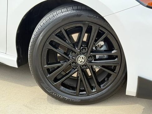 Used 2025 Toyota Camry SE w/ Convenience Package FWD image 2