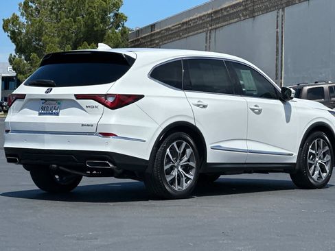 Used 2022 Acura MDX SH-AWD w/ Technology Package image 2